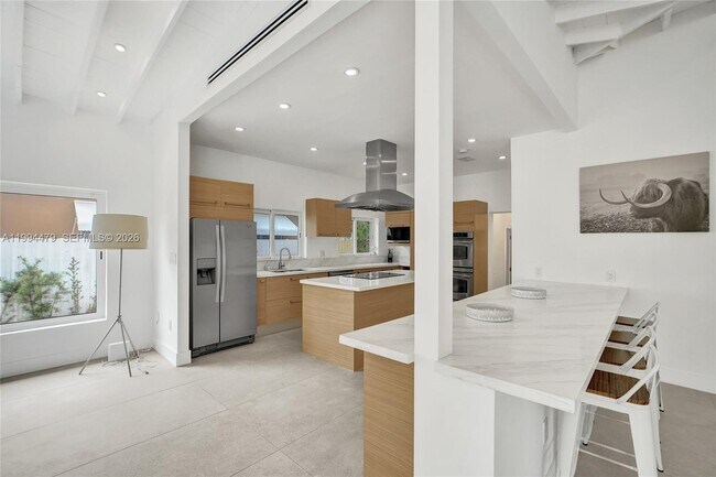 Building Photo - 12478 N Bayshore Dr