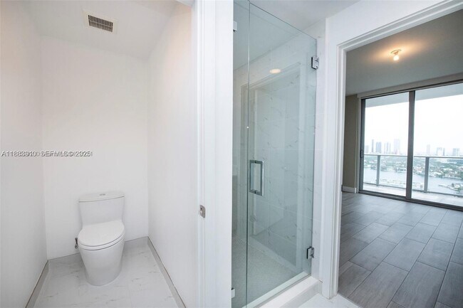 Building Photo - 16385 Biscayne Blvd