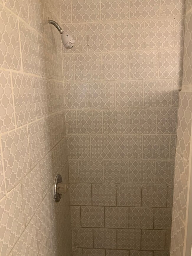 Building Photo - House with big yard close to airport