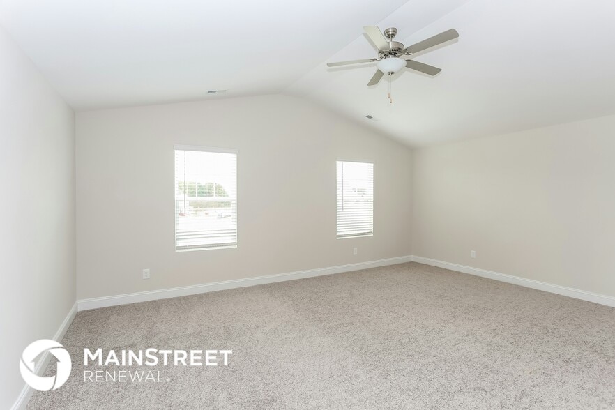 Building Photo - 3824 Allenby Pl