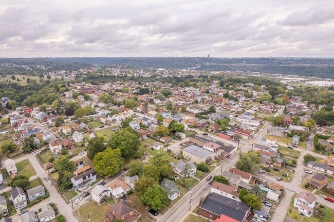 Building Photo - Stunning 2 bedroom home in Whitaker available January 15!