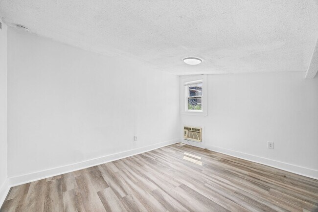 Building Photo - 112 E Anderson St
