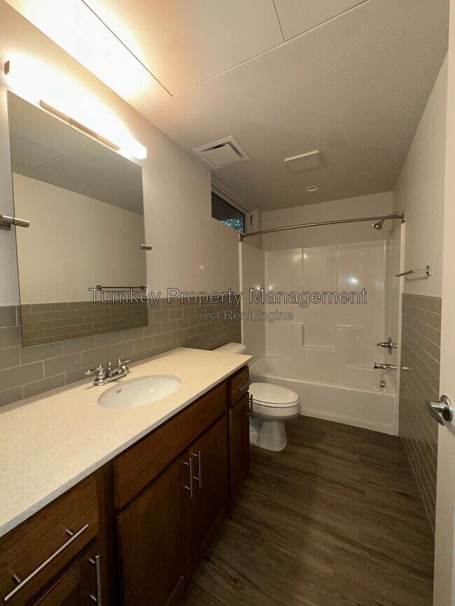 Building Photo - 3223 Kavanaugh Blvd