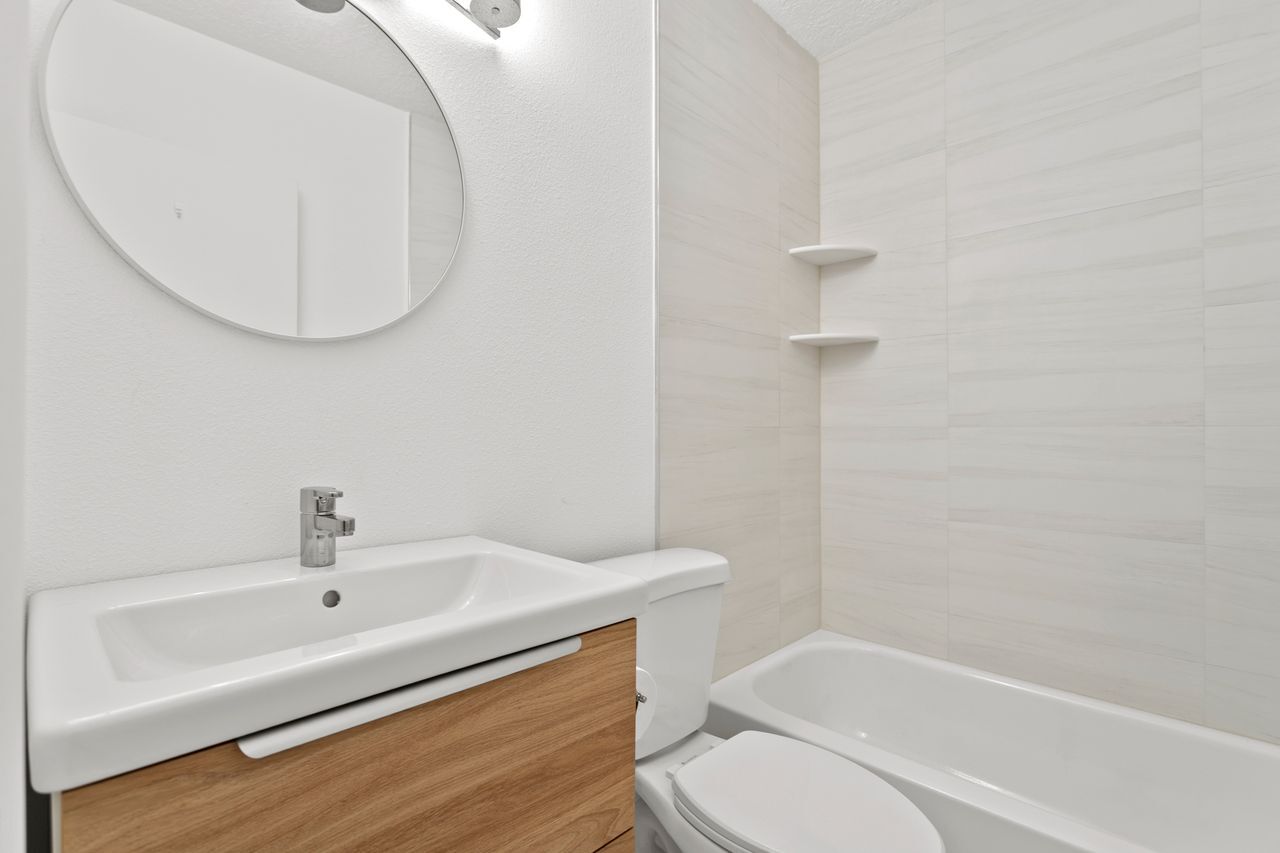 2nd Bath / Shower Tub - 2287 Philippine Dr