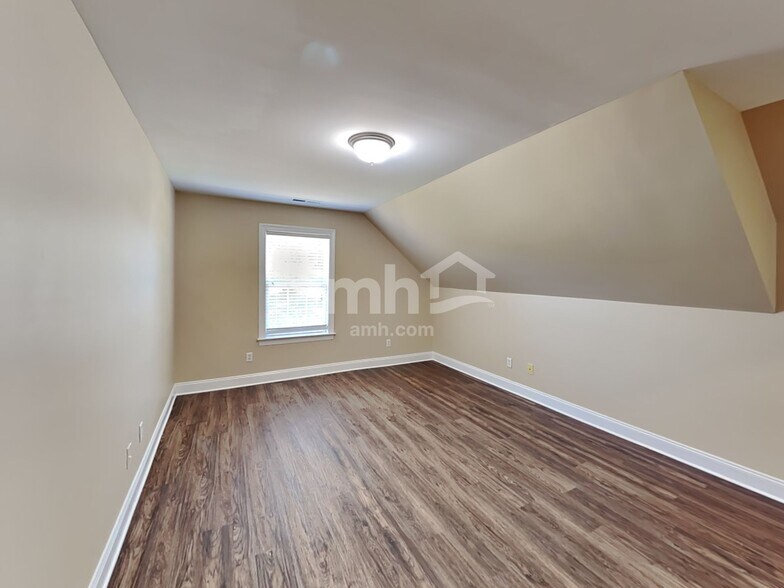 Building Photo - 636 Osborne Ln