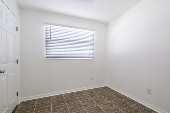 Building Photo - CLOSE TO HISTORIC DISTRICT AND PARKS