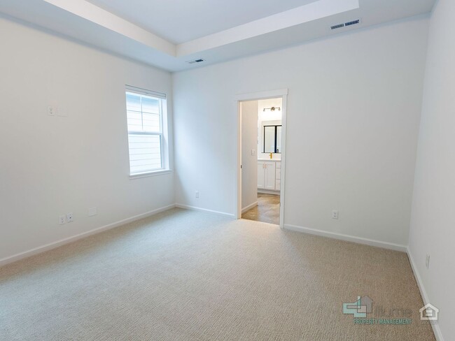 Building Photo - 8331 SE Kinnaman St