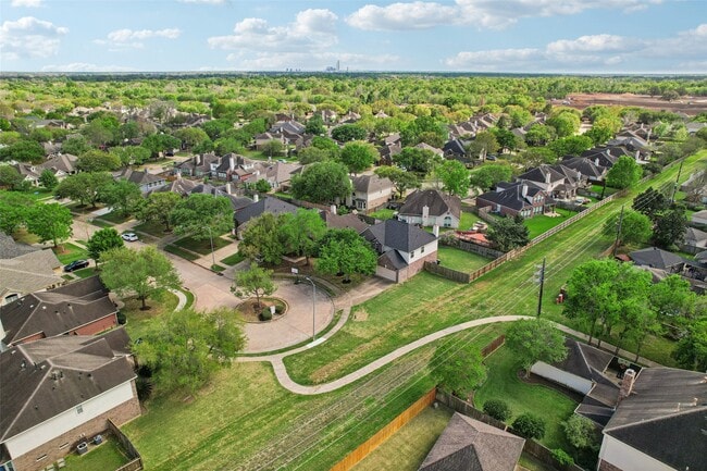 Building Photo - 8002 Cross Trail Dr