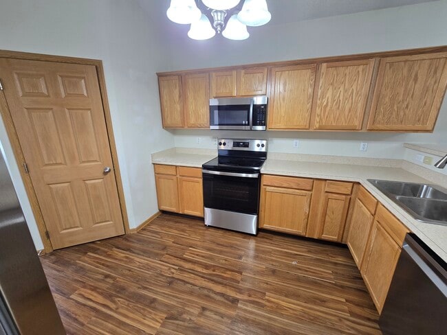 Building Photo - 5494 Lanterns Way