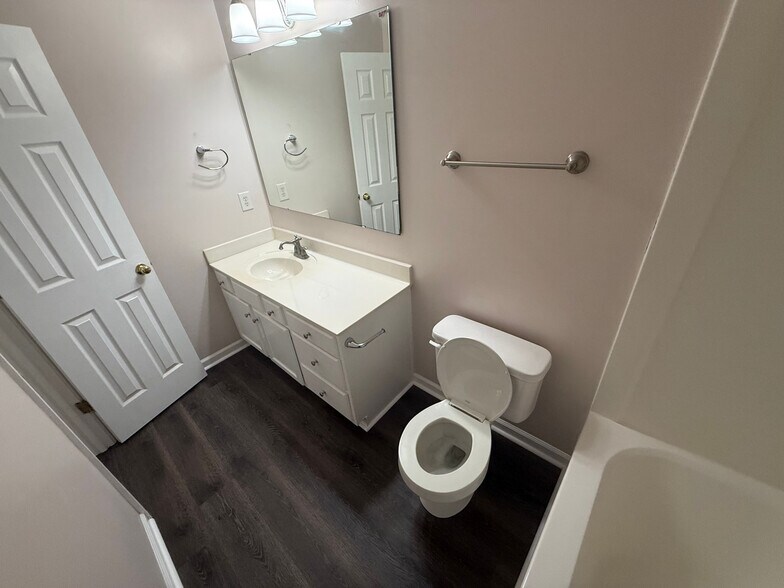 Building Photo - Room in Townhome on McGoogan Ln
