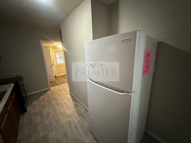 Building Photo - 2411 S Sterling Ave