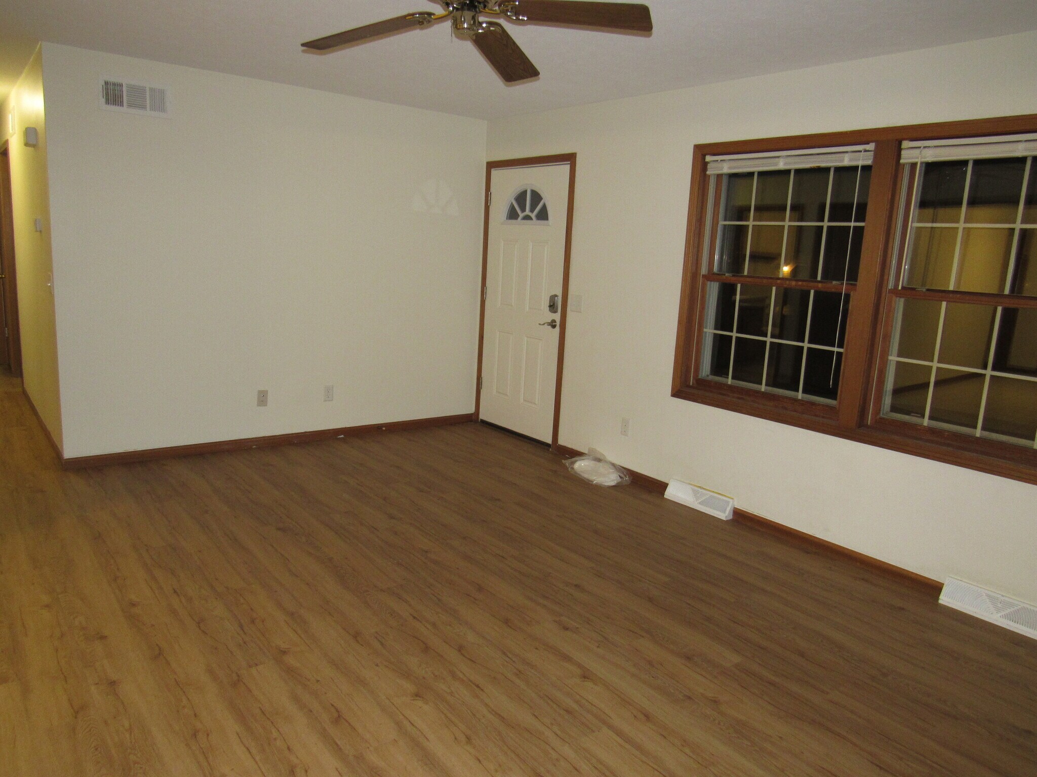 LIVING ROOM - 540 Arrowhead Dr