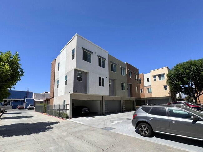 Building Photo - 19 S Chapel Ave