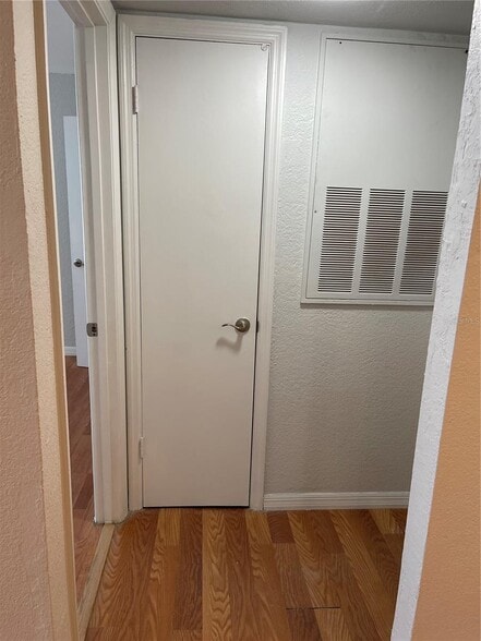 Building Photo - 5160 Conroy Rd