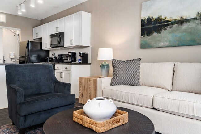 Building Photo - 407 W Rich St