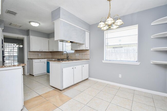 Building Photo - 11627 Bandlon Dr