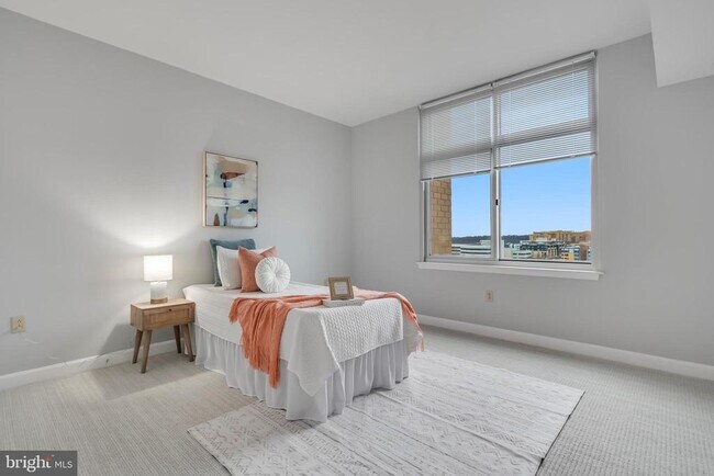 Building Photo - 5750 Bou Ave