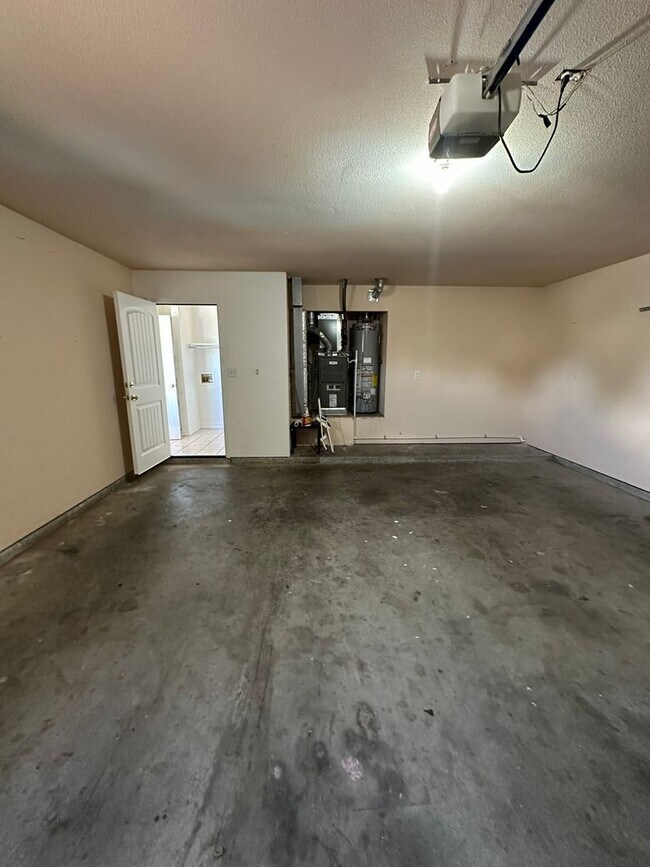 Building Photo - 3503 Northpointe Dr