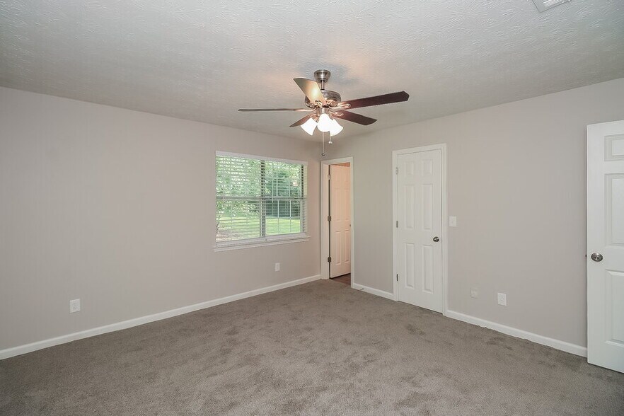 Building Photo - 907 Walnut Creek Ln