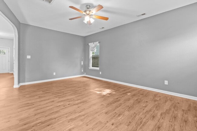 Building Photo - Spacious 4-Bedroom Home with First-Floor S...