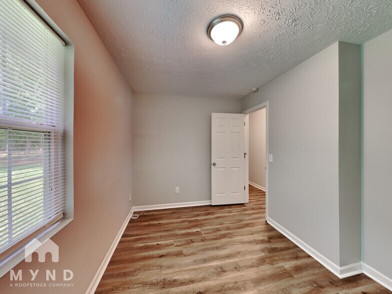 Building Photo - 80 Countryside Ln