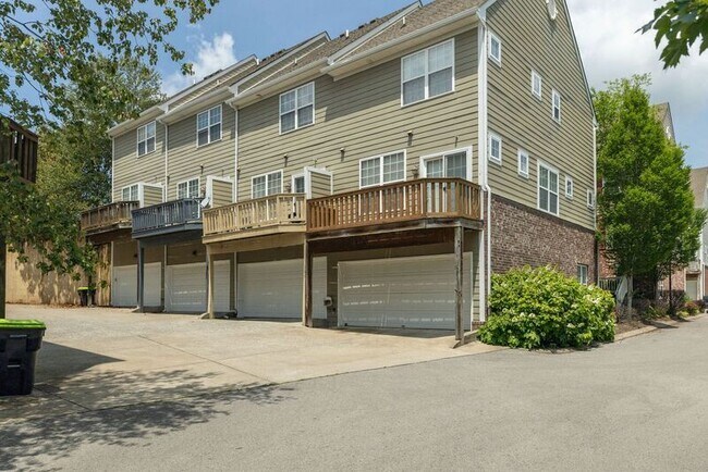 Building Photo - 531 St Jules Ln