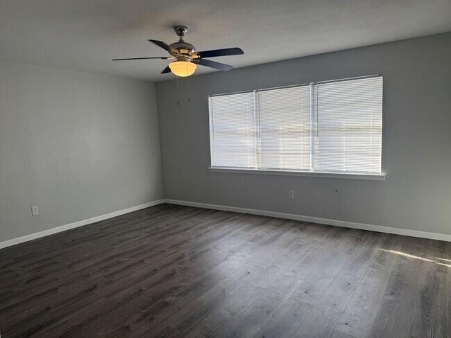 Building Photo - 2705 Cambridge St