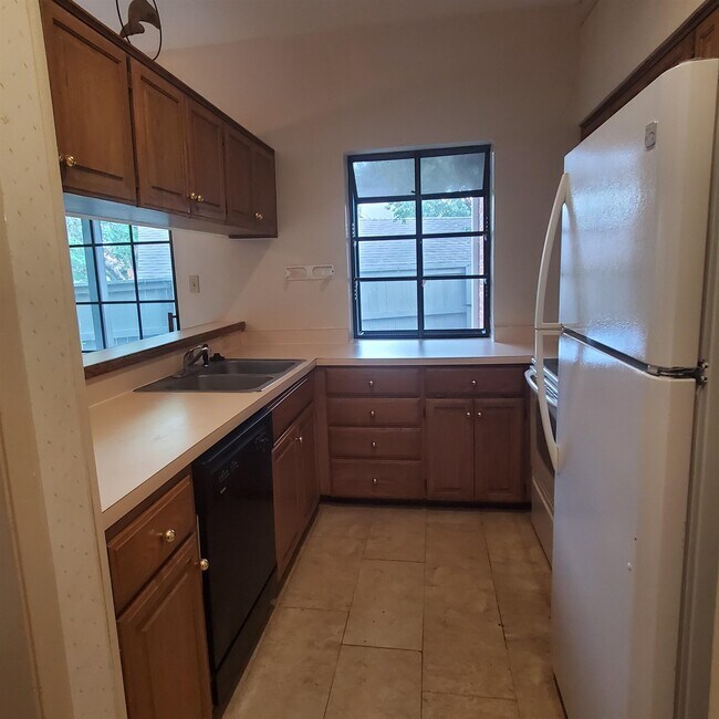 Building Photo - 20 Chapel Hill Cir