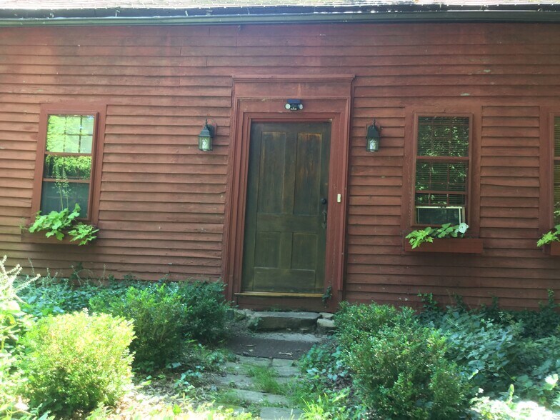 Building Photo - 395 Nut Plains Rd