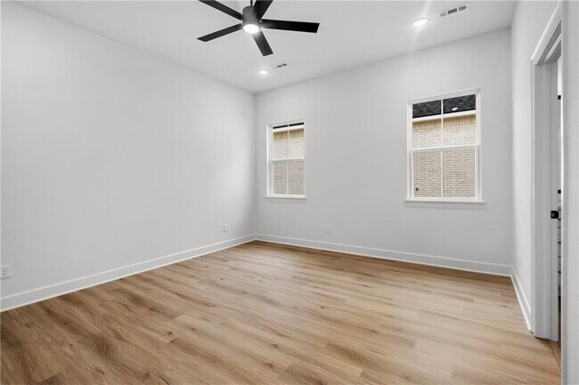 Building Photo - 490 Apollo Dr
