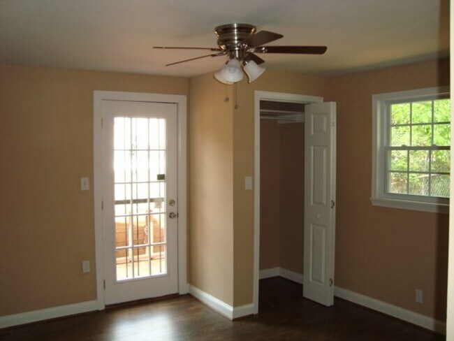 Building Photo - 3 bedroom/2 bathroom home with pool available to Rent February 1st!