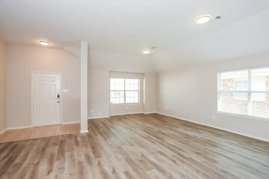 Building Photo - 5741 Lionfish Way