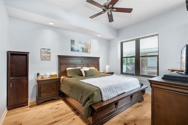 Building Photo - 400 4th Ave S