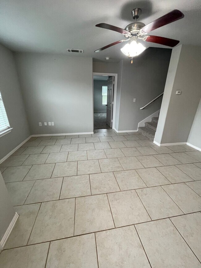 Building Photo - 1101 Parkview Dr