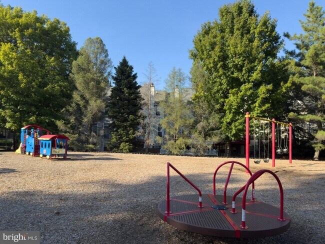 Building Photo - 6035 Grenfell Loop