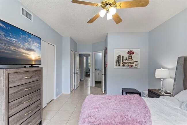Building Photo - 7856 Dixie Beach Cir