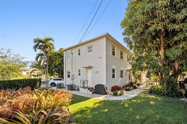 Building Photo - 685 SW 19th Rd