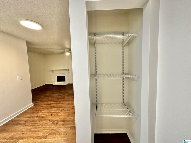 Building Photo - 415 Skyview Dr