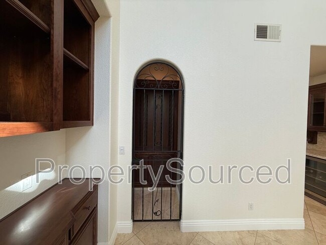 Building Photo - 4060 Chiavari Way