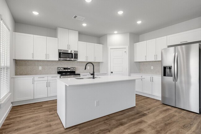 Building Photo - EDGEWOOD ESTATES NOW PRE-LEASING! LUXURIOUS DUPLEX LOCATED ON 1-ACRE LOT IN MIDLOTHIAN, TX!