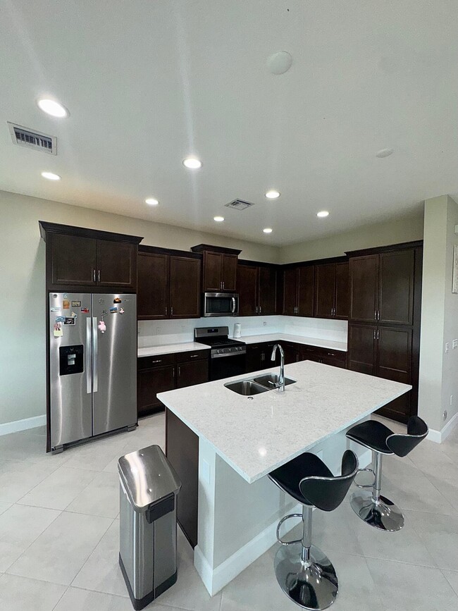 Building Photo - 5530 Macoon Wy