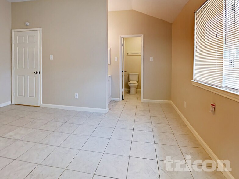 Building Photo - 3446 Edgecreek Dr