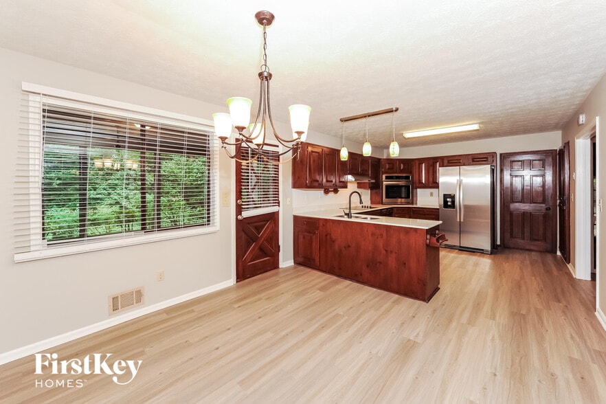 Building Photo - 1829 E Gate Dr