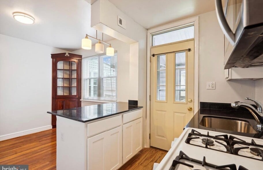 Kitchen & Dining Room - 104 Lynhaven Dr