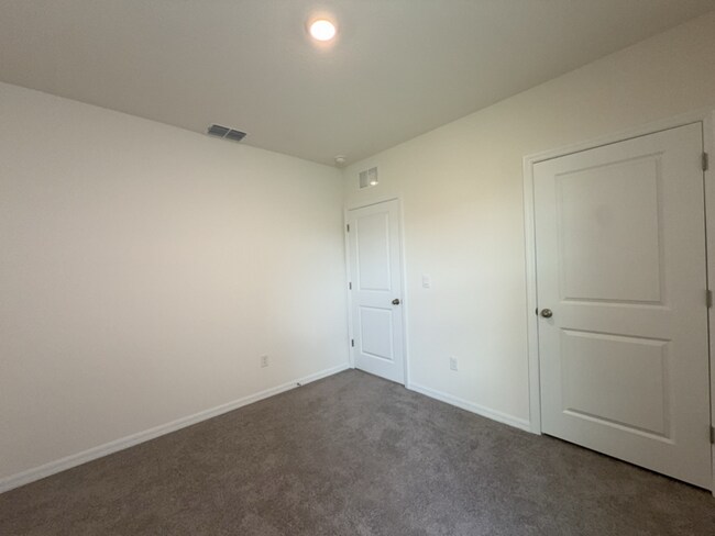 Building Photo - 5699 Chorleywood Ln