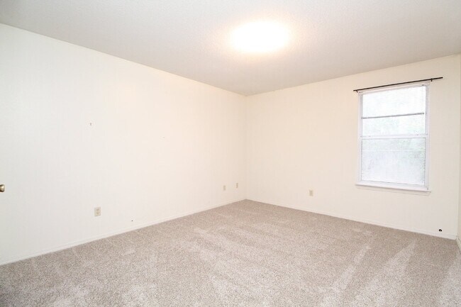 Building Photo - Southwest Pensacola 3BR, 2BA Patio Home Near NAS Pensacola & Blue Angel Pkwy with Fenced Backyard...