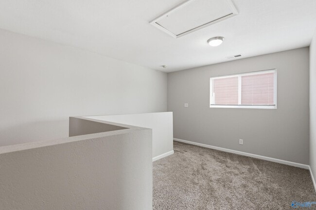 Building Photo - 3262 Lakeland Dr SW