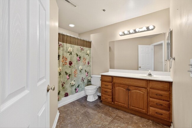 Building Photo - Creekside 1st floor unit Showing Saturday 1/31 10am-10:15am