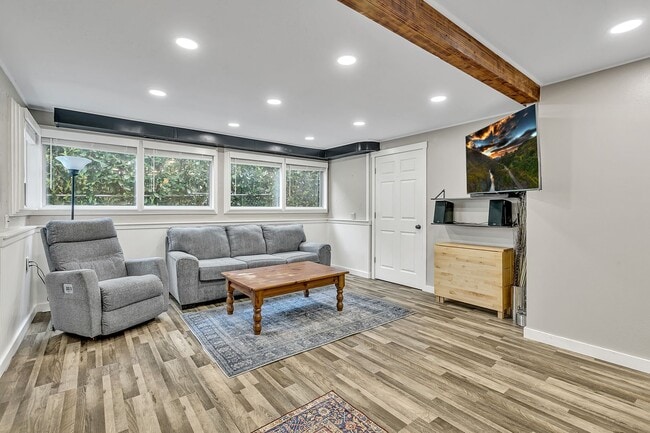 Building Photo - Rare Find: Flexible Living and Stunning Vi...