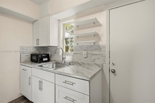 Building Photo - 4410 NE 2nd Ave